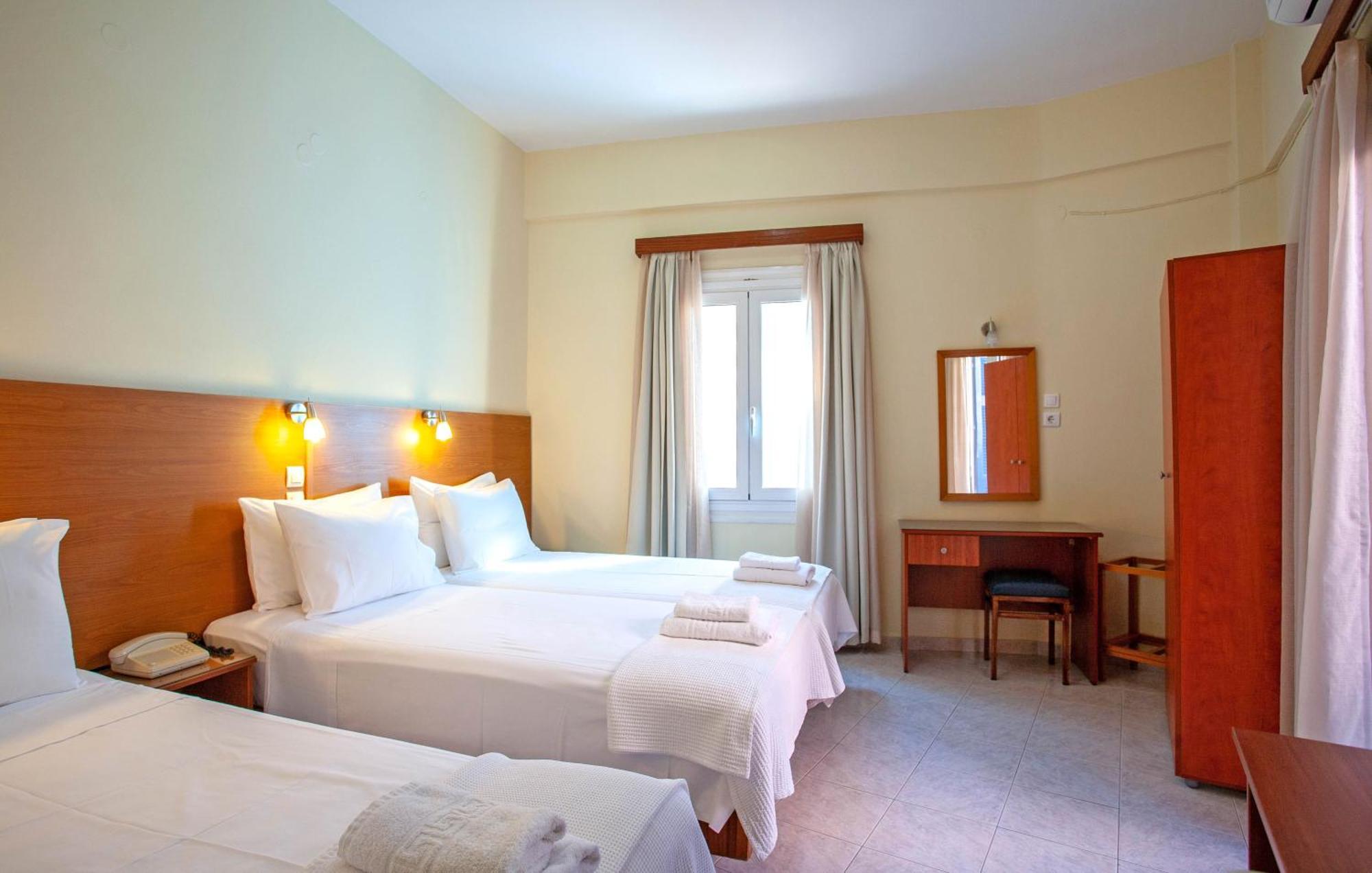 Lucia Hotel Chania  Bagian luar foto