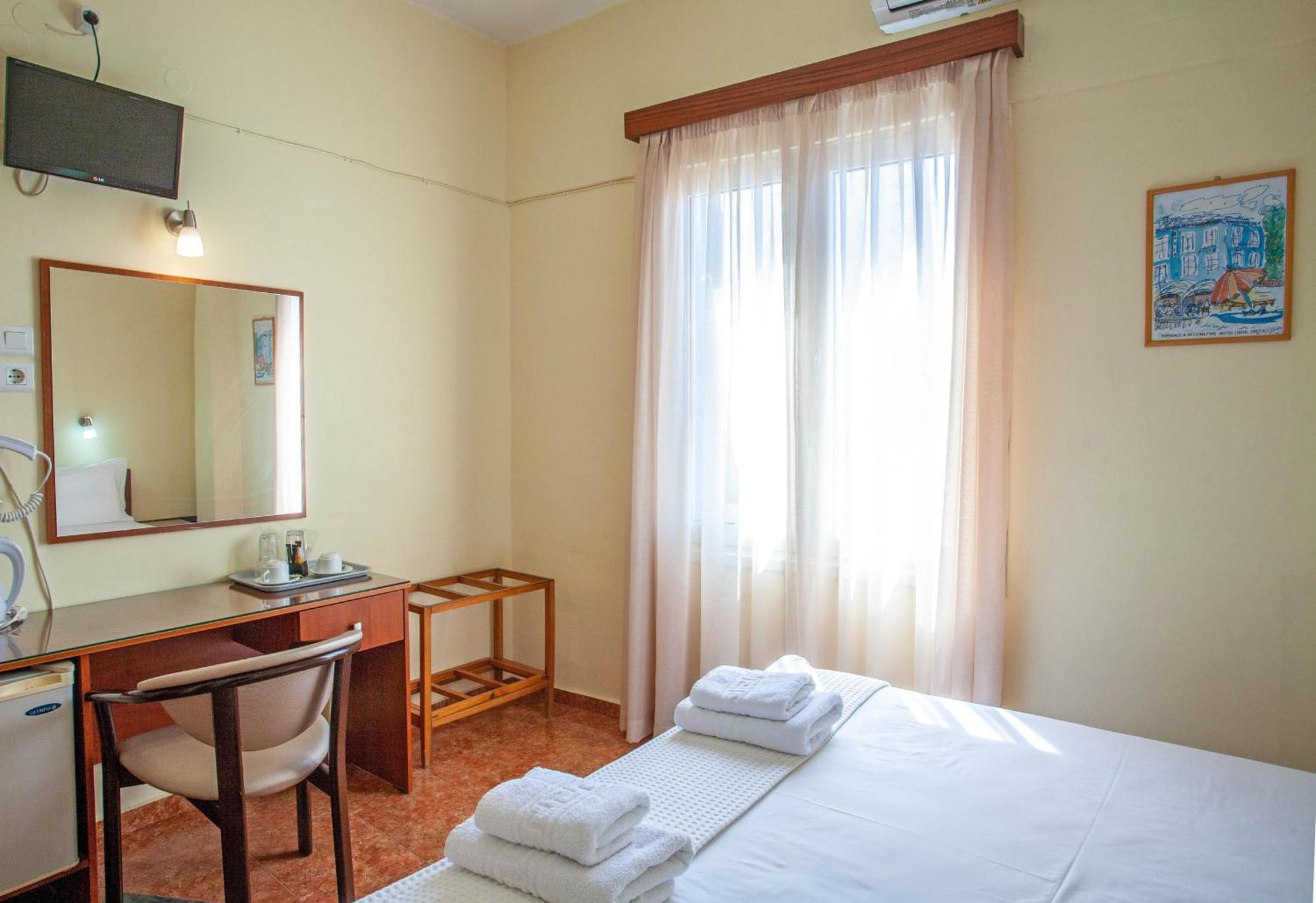 Lucia Hotel Chania  Bagian luar foto
