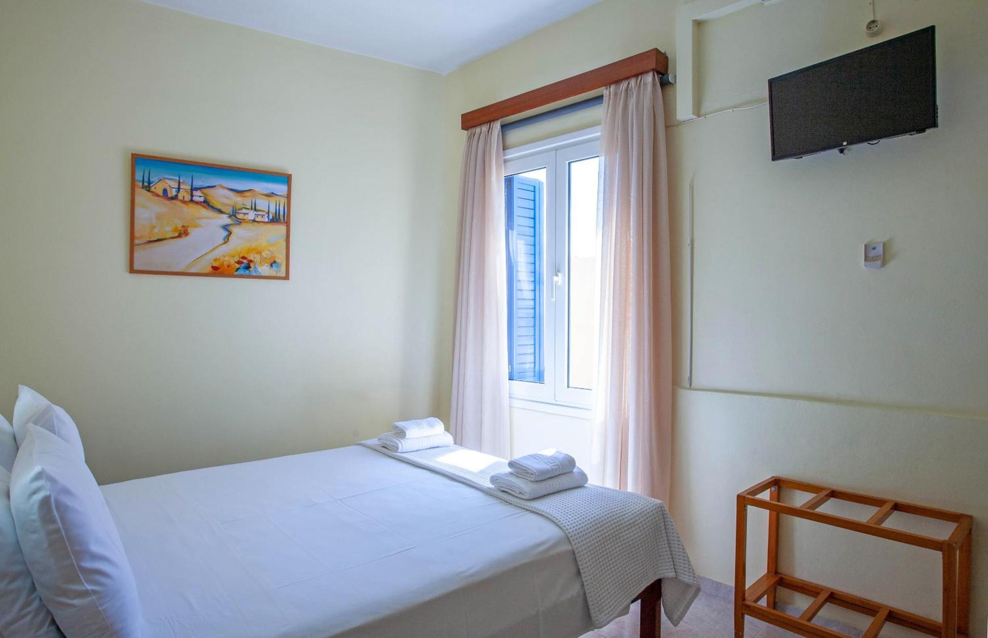 Lucia Hotel Chania  Bagian luar foto