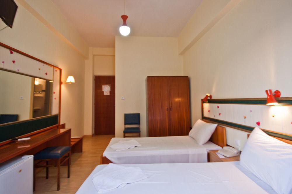 Lucia Hotel Chania  Bagian luar foto