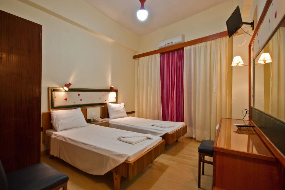 Lucia Hotel Chania  Bagian luar foto