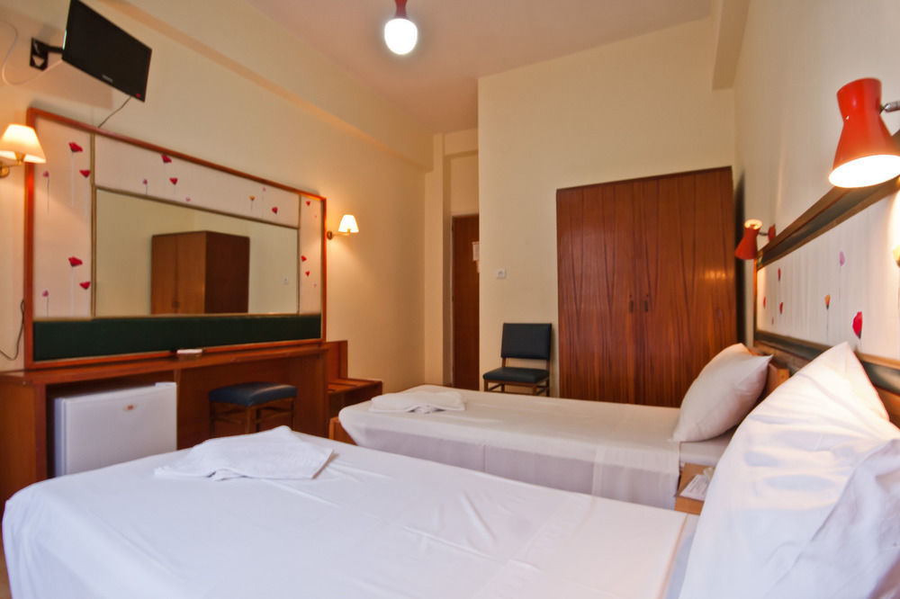 Lucia Hotel Chania  Bagian luar foto